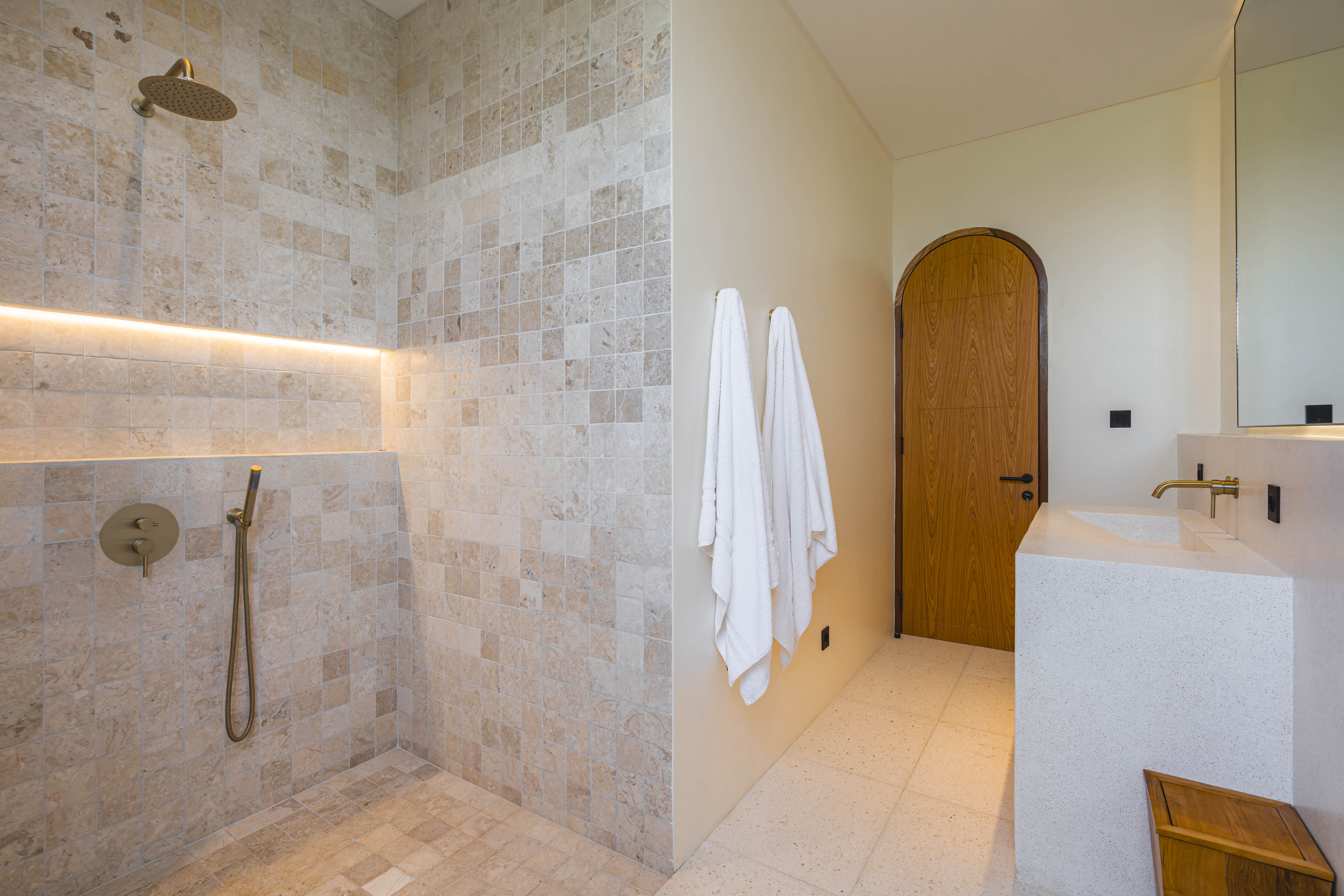 https://adm.balilyfeventures.com/uploads/Property/villa-akari/galleries/01M3911GFQFTRRJYFQVR9WZCZH.jpg