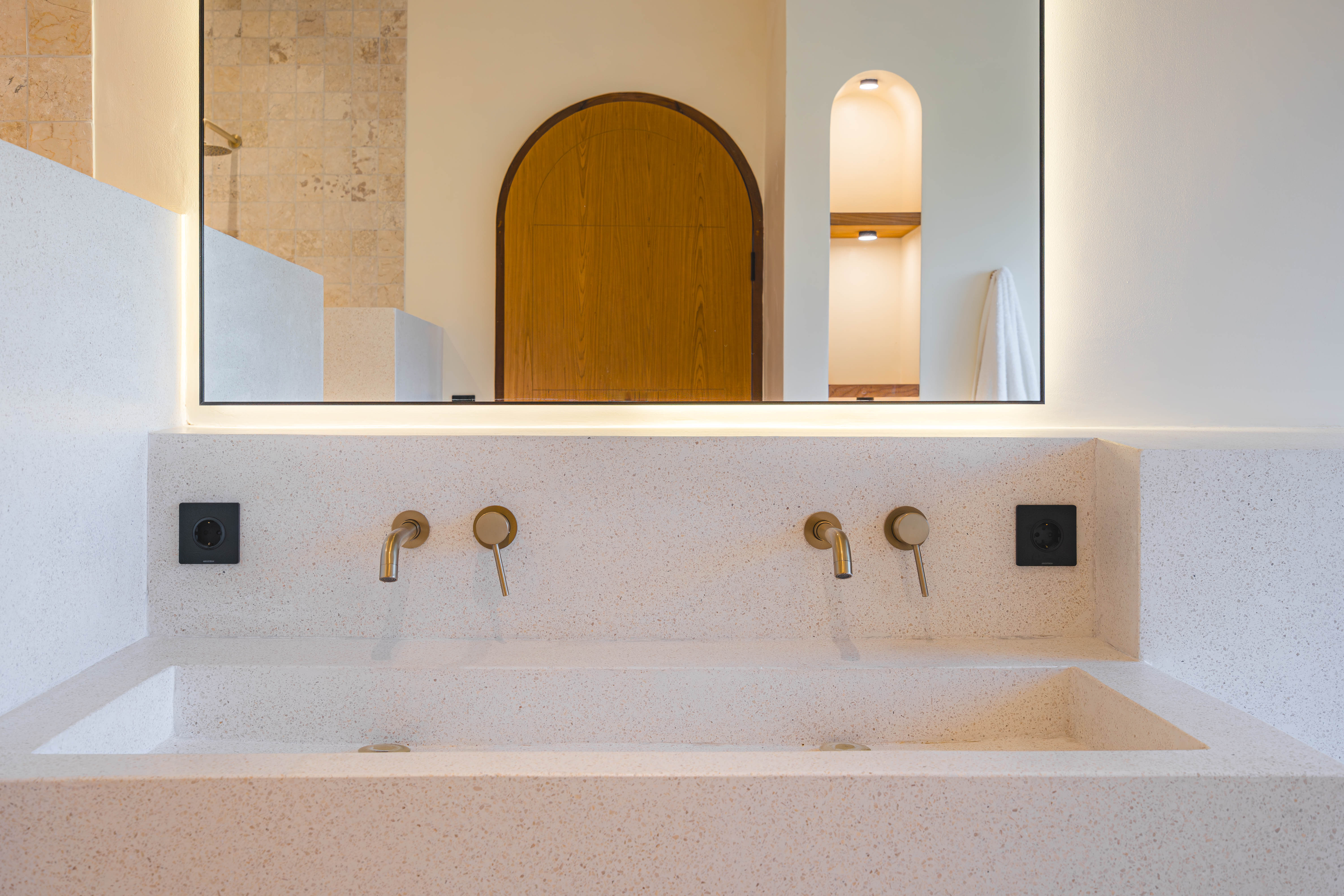 https://adm.balilyfeventures.com/uploads/Property/villa-akari/galleries/01M39135F10A80RPXNPJK6AMSA.jpg