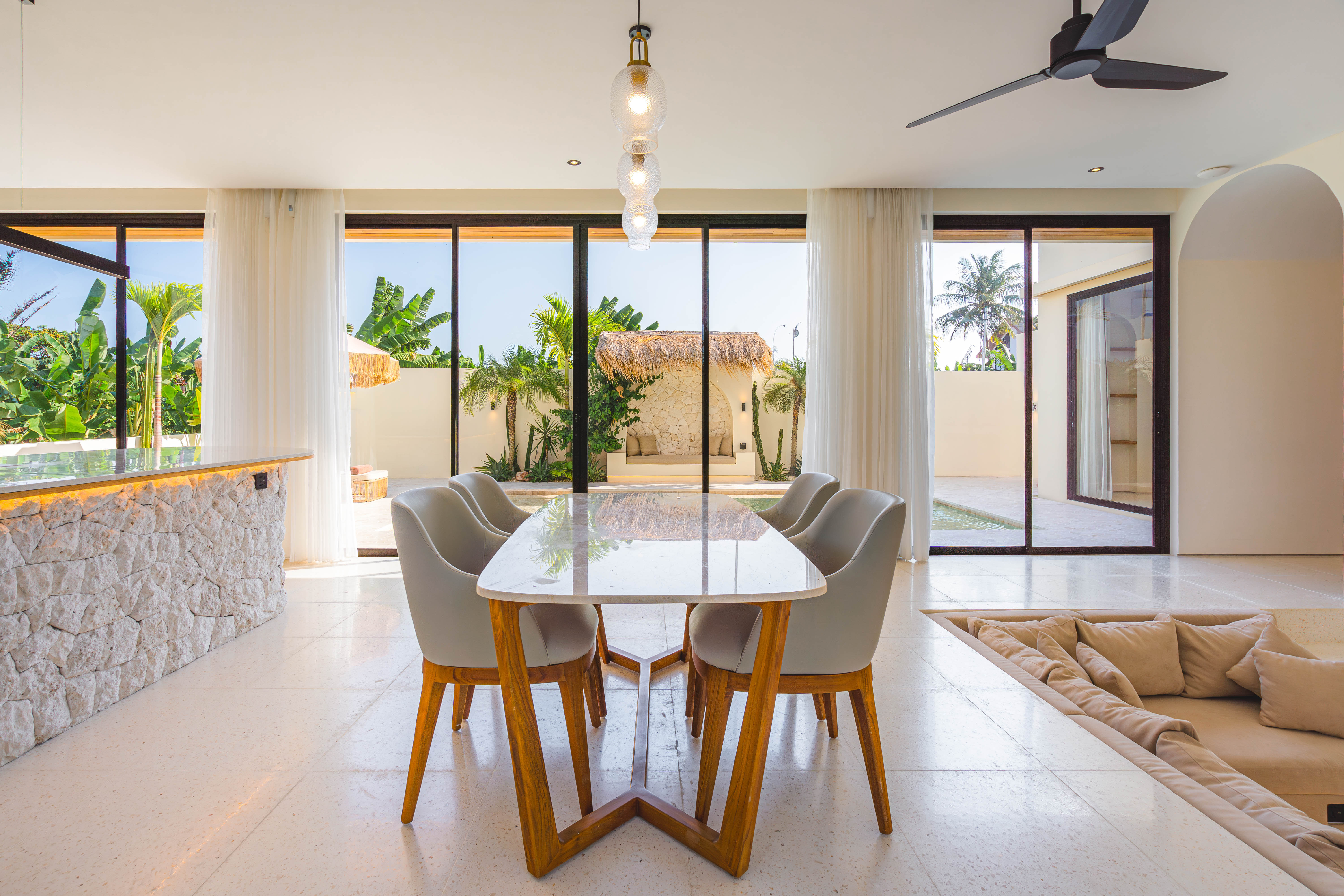https://adm.balilyfeventures.com/uploads/Property/villa-akari/galleries/01M391AE3PC88E4THKQM5RP74B.jpg