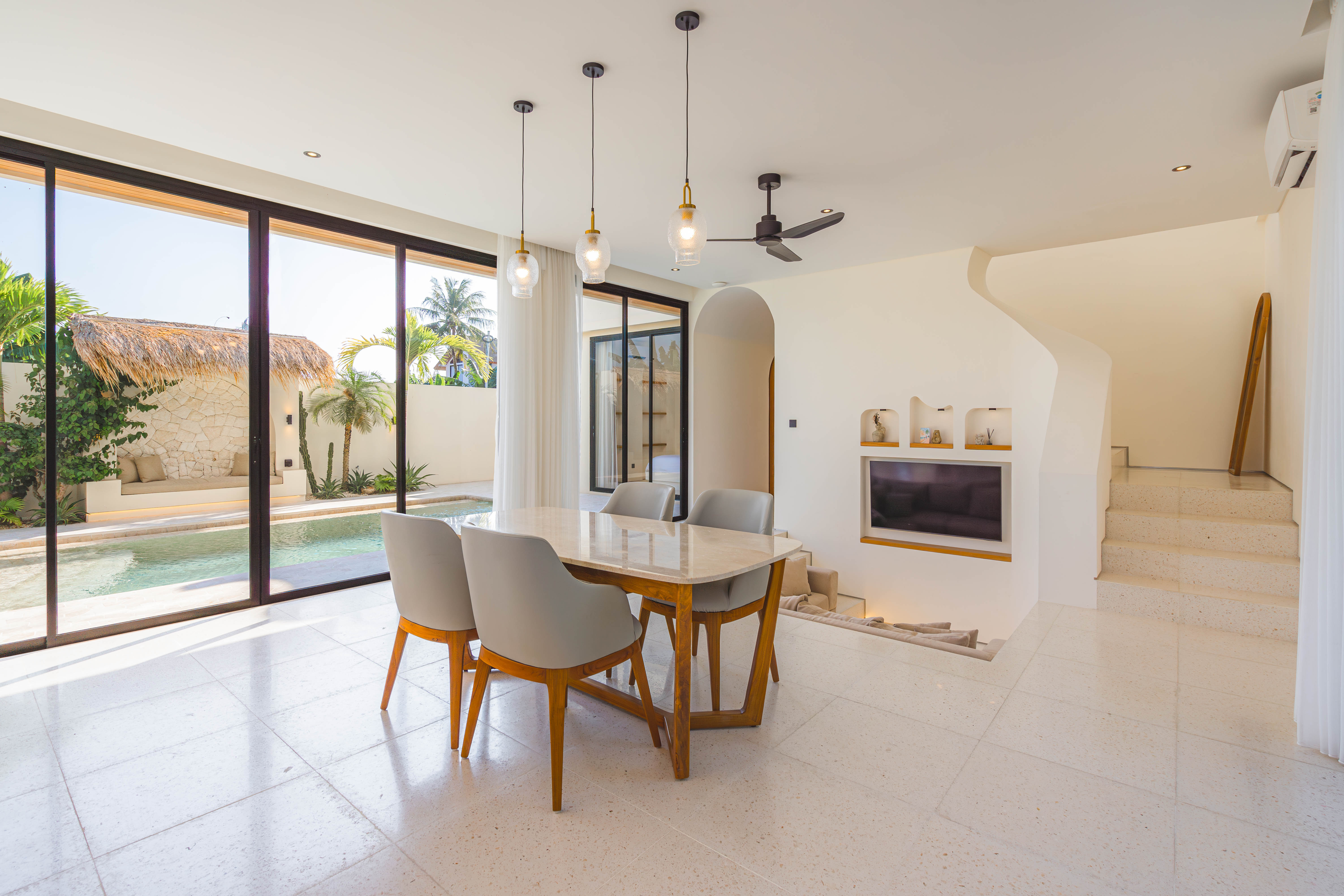 https://adm.balilyfeventures.com/uploads/Property/villa-akari/galleries/01M391AE41D531244X4EDZ4Z66.jpg