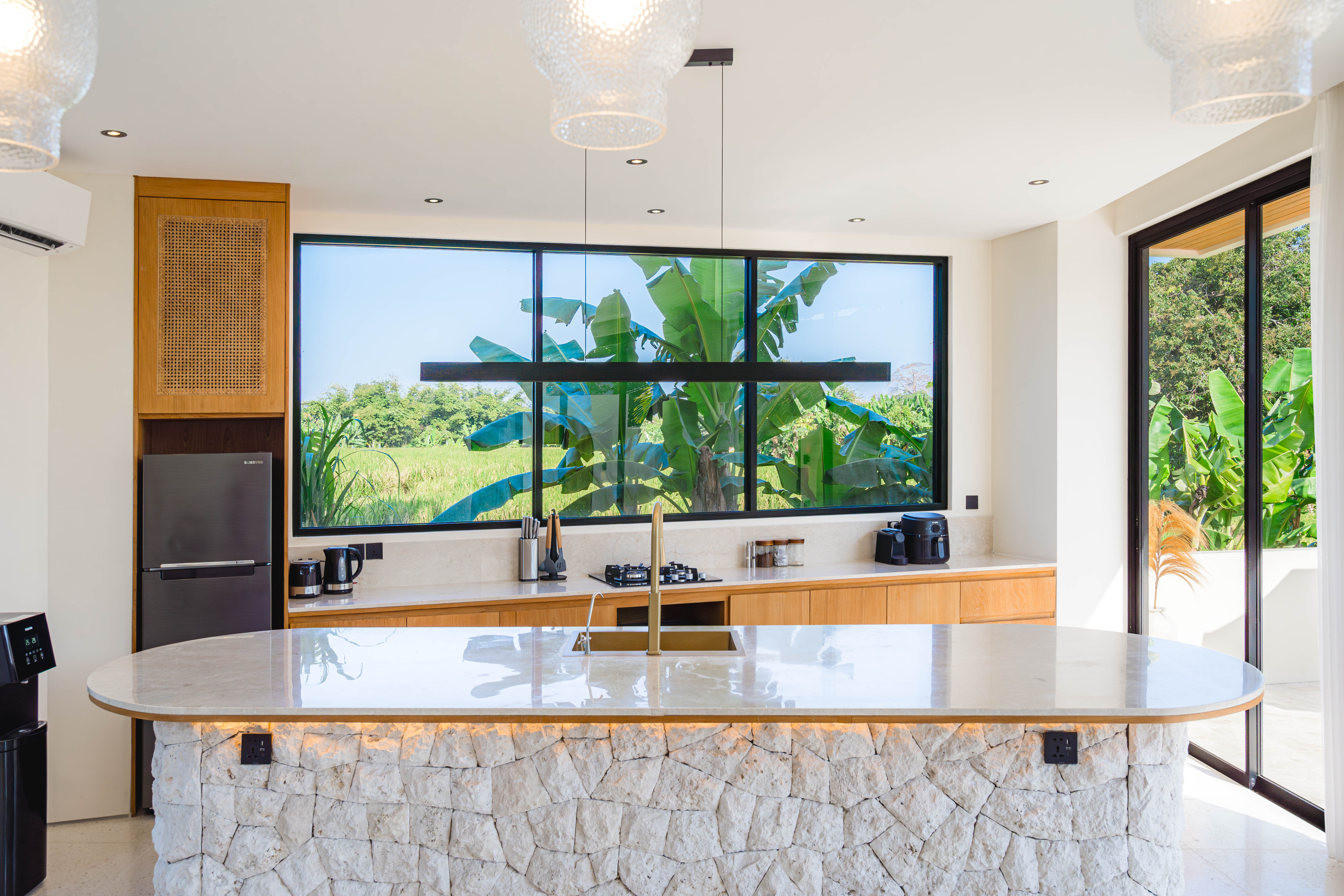 https://adm.balilyfeventures.com/uploads/Property/villa-akari/galleries/01M391B69YCN4DF88F1YREWTGH.jpg