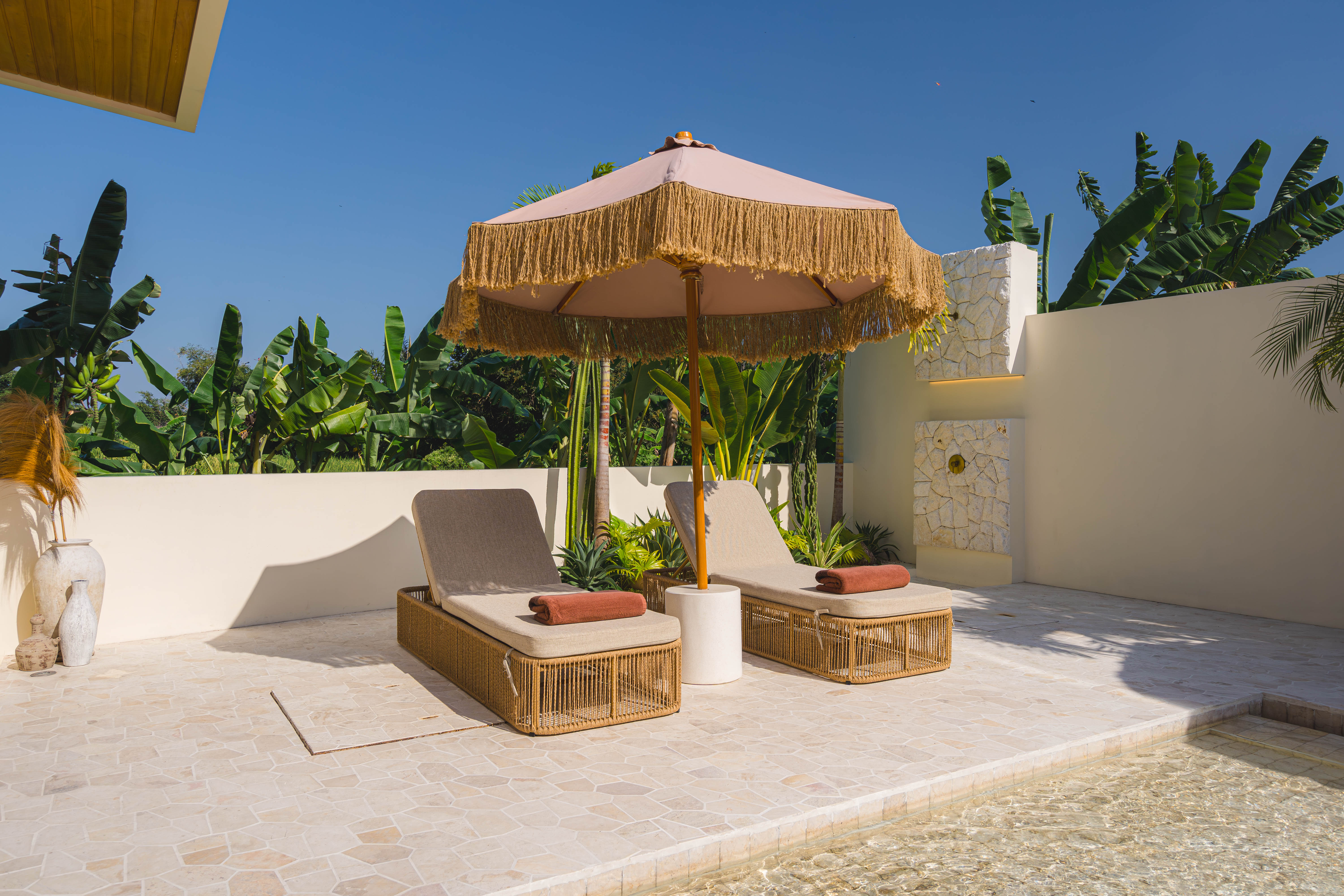 https://adm.balilyfeventures.com/uploads/Property/villa-akari/galleries/01M391DE502BPYRW7QPVMYQ1EQ.jpg